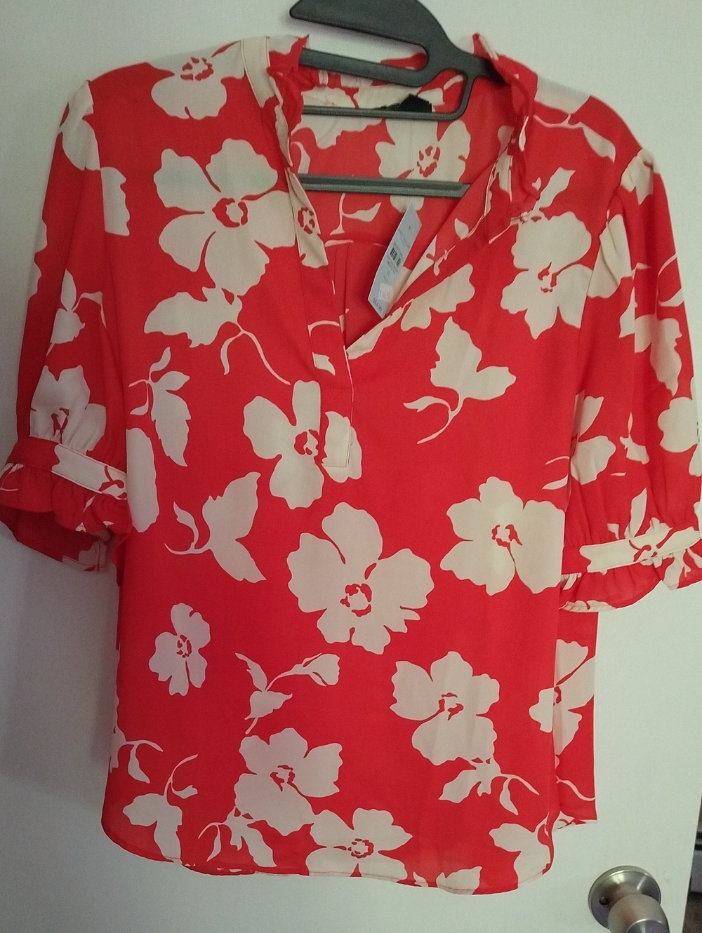 Ann Taylor Factory Red and Cream Floral V-Neck Puff Sleeve Blouse